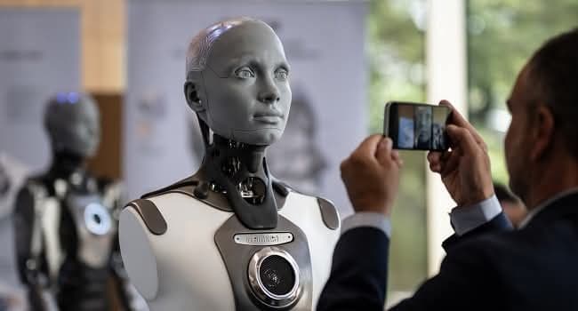 Humanoid Robots To Trial Guiding Crowds At Chinese Border Crossings