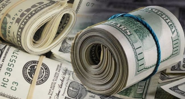 Dollar Wobbles On US Rate Outlook